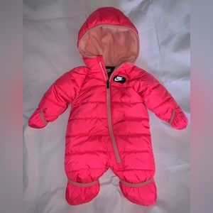 Nike girls snowsuit size 3M in excellent condition feet and hands covered .
